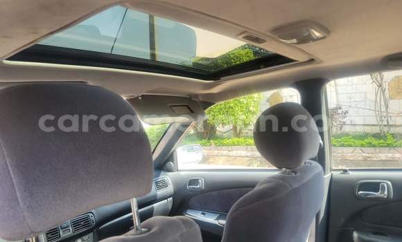 Sayi Na hannu Toyota Corolla White Mota in Yaounde a Babban Kamaru Sayi Na hannu Toyota Corolla White Mota in Yaounde a Babban Kamaru