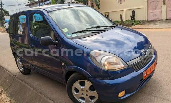 Sayi Na hannu Toyota Yaris Verso Blue Mota in Yaounde a Babban Kamaru