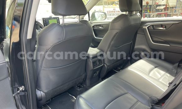 Sayi Imported Toyota RAV4 Black Mota in Douala a Ƙasar Kamaru Sayi Imported Toyota RAV4 Black Mota in Douala a Ƙasar Kamaru