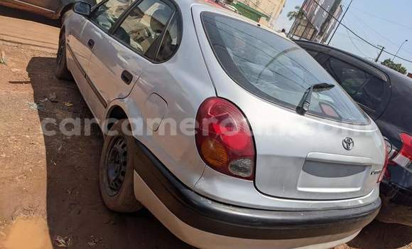 Sayi Na hannu Toyota Corolla White Mota in Yaounde a Babban Kamaru Sayi Na hannu Toyota Corolla White Mota in Yaounde a Babban Kamaru