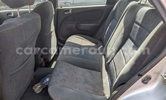 Sayi Na hannu Toyota Corolla White Mota in Yaounde a Babban Kamaru Sayi Na hannu Toyota Corolla White Mota in Yaounde a Babban Kamaru