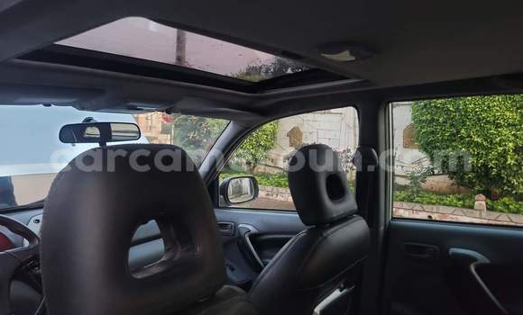 Acheter Occasion Voiture Toyota RAV4 Gris à Yaoundé, Central Cameroon Acheter Occasion Voiture Toyota RAV4 Gris à Yaoundé, Central Cameroon