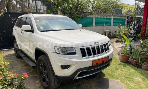 Sayi Na hannu Jeep Grand Cherokee White Mota in Douala a Ƙasar Kamaru Sayi Na hannu Jeep Grand Cherokee White Mota in Douala a Ƙasar Kamaru