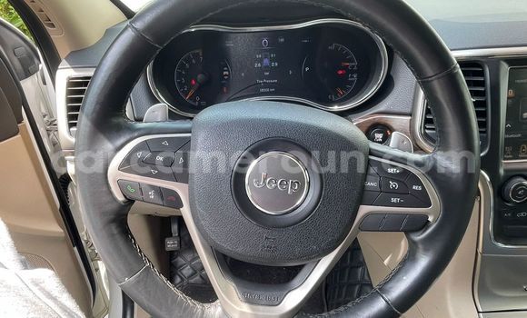 Sayi Na hannu Jeep Grand Cherokee White Mota in Douala a Ƙasar Kamaru Sayi Na hannu Jeep Grand Cherokee White Mota in Douala a Ƙasar Kamaru
