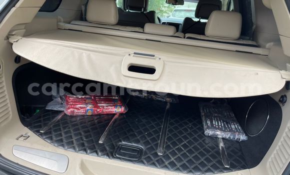 Sayi Na hannu Jeep Grand Cherokee White Mota in Douala a Ƙasar Kamaru Sayi Na hannu Jeep Grand Cherokee White Mota in Douala a Ƙasar Kamaru
