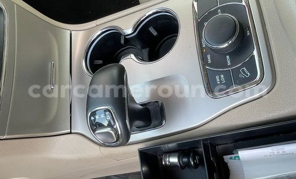 Sayi Na hannu Jeep Grand Cherokee White Mota in Douala a Ƙasar Kamaru Sayi Na hannu Jeep Grand Cherokee White Mota in Douala a Ƙasar Kamaru