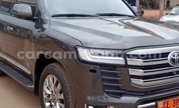 Sayi Na hannu Toyota Land Cruiser Black Mota in Yaounde a Babban Kamaru