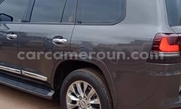 Acheter Occasion Voiture Toyota Land Cruiser Noir à Yaoundé, Central Cameroon Acheter Occasion Voiture Toyota Land Cruiser Noir à Yaoundé, Central Cameroon