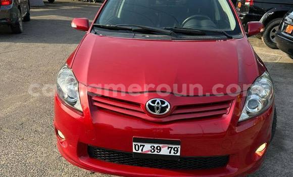 Sayi Na hannu Toyota Auris Red Mota in Douala a Ƙasar Kamaru