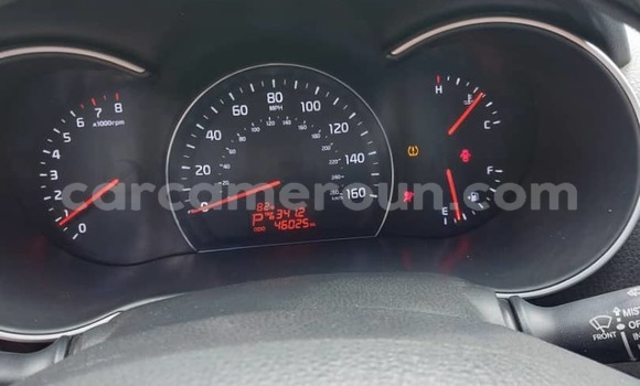 Sayi Na hannu Kia Sorento Brown Mota in Douala a Ƙasar Kamaru Sayi Na hannu Kia Sorento Brown Mota in Douala a Ƙasar Kamaru