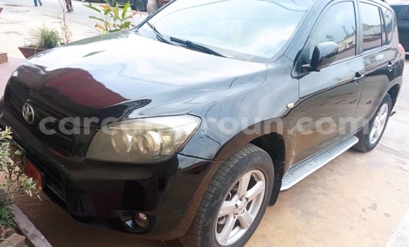 Sayi Na hannu Toyota RAV4 Black Mota in Douala a Ƙasar Kamaru
