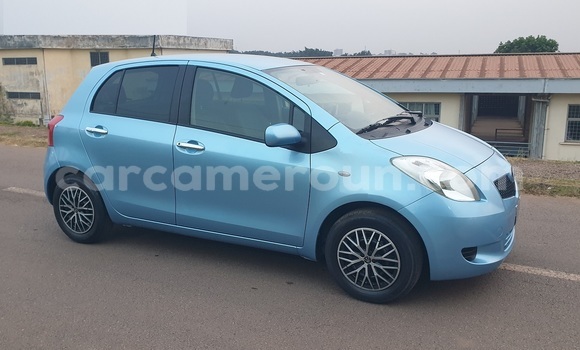 Sayi Na hannu Toyota Yaris Blue Mota in Yaounde a Babban Kamaru
