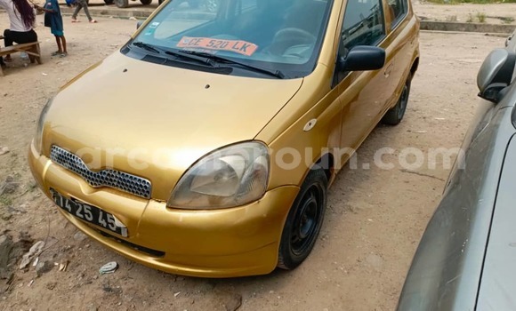 Sayi Na hannu Toyota Yaris M Mota in Douala a Ƙasar Kamaru