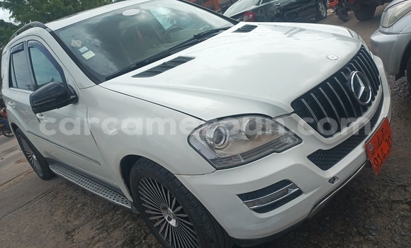 Sayi Na hannu Mercedes-Benz GLC 250D White Mota in Douala a Ƙasar Kamaru Sayi Na hannu Mercedes-Benz GLC 250D White Mota in Douala a Ƙasar Kamaru