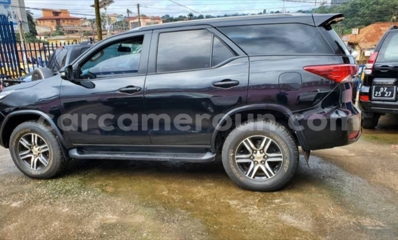 Acheter Occasion Voiture Toyota Fortuner Noir à Yaoundé, Central Cameroon Acheter Occasion Voiture Toyota Fortuner Noir à Yaoundé, Central Cameroon