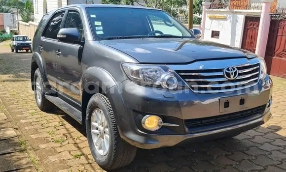 Acheter Occasion Voiture Toyota Fortuner Gris à Yaoundé, Central Cameroon