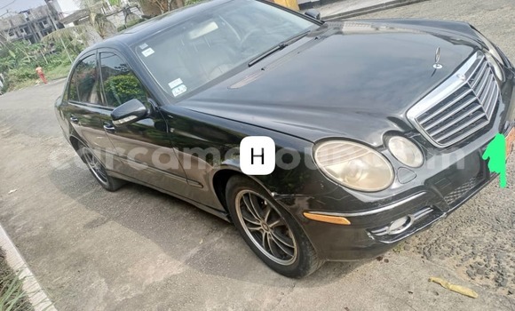 Sayi Na hannu Mercedes‒Benz E–Class Black Mota in Douala a Ƙasar Kamaru Sayi Na hannu Mercedes‒Benz E–Class Black Mota in Douala a Ƙasar Kamaru