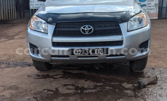 Sayi Na hannu Toyota RAV4 Azurfa Mota in Yaounde a Babban Kamaru