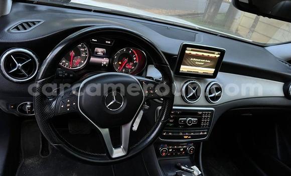 Sayi Imported Mercedes‒Benz GLA-klasse White Mota in Douala a Ƙasar Kamaru Sayi Imported Mercedes‒Benz GLA-klasse White Mota in Douala a Ƙasar Kamaru