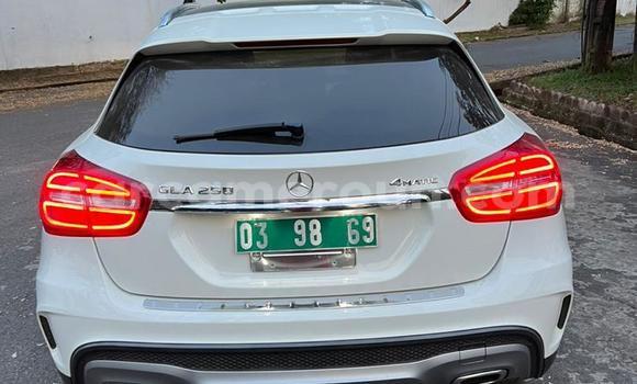 Sayi Imported Mercedes‒Benz GLA-klasse White Mota in Douala a Ƙasar Kamaru Sayi Imported Mercedes‒Benz GLA-klasse White Mota in Douala a Ƙasar Kamaru