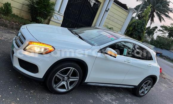 Sayi Imported Mercedes‒Benz GLA-klasse White Mota in Douala a Ƙasar Kamaru Sayi Imported Mercedes‒Benz GLA-klasse White Mota in Douala a Ƙasar Kamaru