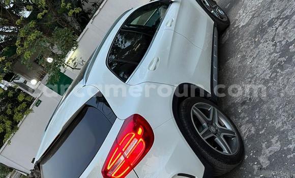 Sayi Imported Mercedes‒Benz GLA-klasse White Mota in Douala a Ƙasar Kamaru Sayi Imported Mercedes‒Benz GLA-klasse White Mota in Douala a Ƙasar Kamaru
