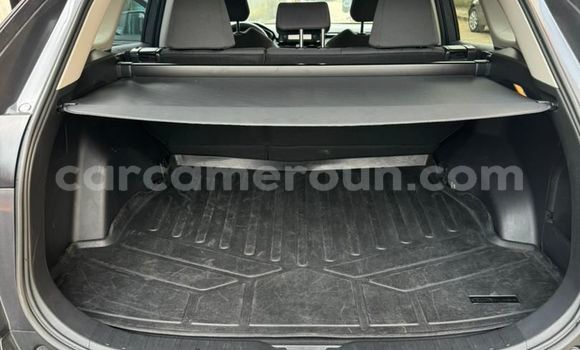 Sayi Imported Toyota RAV4 Azurfa Mota in Douala a Ƙasar Kamaru Sayi Imported Toyota RAV4 Azurfa Mota in Douala a Ƙasar Kamaru