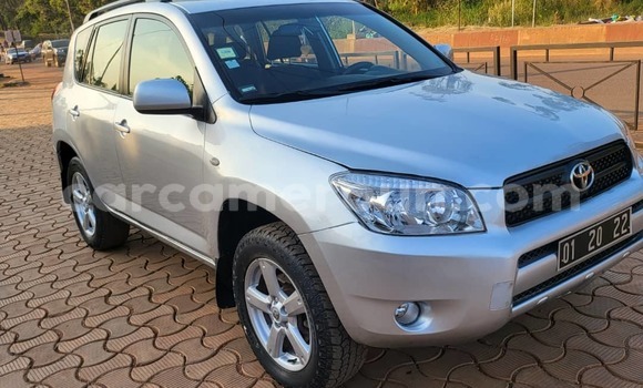 Sayi Na hannu Toyota RAV4 Sauran Mota in Yaounde a Babban Kamaru