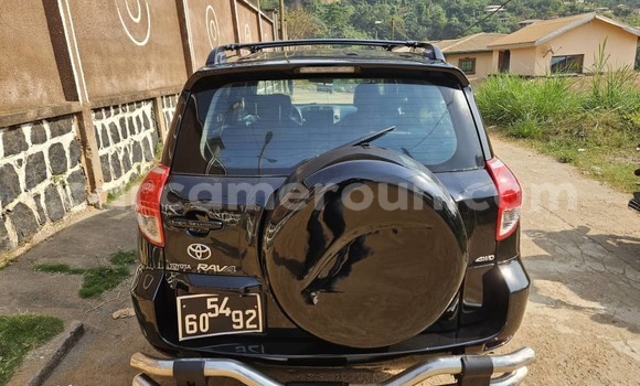 Sayi Na hannu Toyota RAV4 Black Mota in Yaounde a Babban Kamaru Sayi Na hannu Toyota RAV4 Black Mota in Yaounde a Babban Kamaru