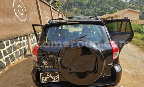 Sayi Na hannu Toyota RAV4 Black Mota in Yaounde a Babban Kamaru Sayi Na hannu Toyota RAV4 Black Mota in Yaounde a Babban Kamaru