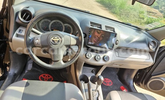 Sayi Na hannu Toyota RAV4 Black Mota in Yaounde a Babban Kamaru Sayi Na hannu Toyota RAV4 Black Mota in Yaounde a Babban Kamaru