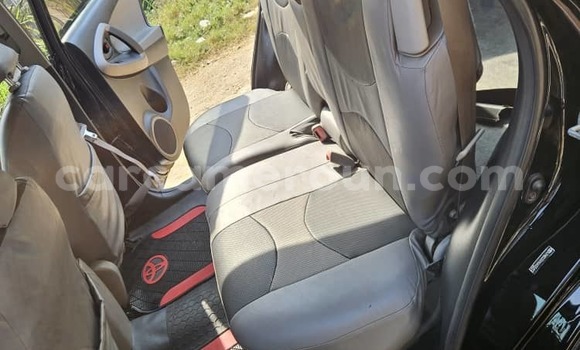 Sayi Na hannu Toyota RAV4 Black Mota in Yaounde a Babban Kamaru Sayi Na hannu Toyota RAV4 Black Mota in Yaounde a Babban Kamaru