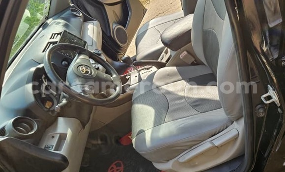 Sayi Na hannu Toyota RAV4 Black Mota in Yaounde a Babban Kamaru Sayi Na hannu Toyota RAV4 Black Mota in Yaounde a Babban Kamaru