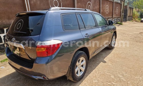 Sayi Na hannu Toyota Highlander Azurfa Mota in Yaounde a Babban Kamaru Sayi Na hannu Toyota Highlander Azurfa Mota in Yaounde a Babban Kamaru