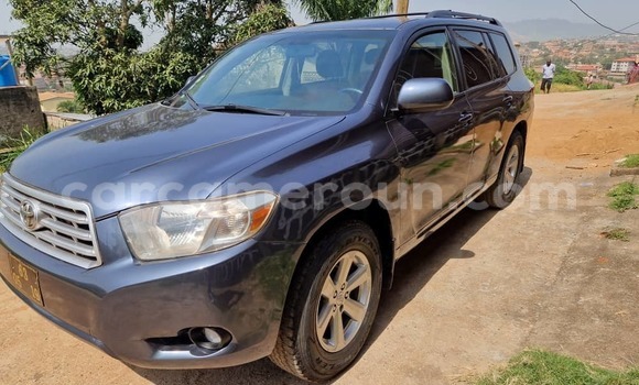 Sayi Na hannu Toyota Highlander Azurfa Mota in Yaounde a Babban Kamaru Sayi Na hannu Toyota Highlander Azurfa Mota in Yaounde a Babban Kamaru