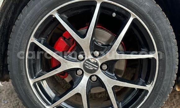 Sayi Na hannu Toyota Urban Cruiser White Mota in Yaounde a Babban Kamaru Sayi Na hannu Toyota Urban Cruiser White Mota in Yaounde a Babban Kamaru