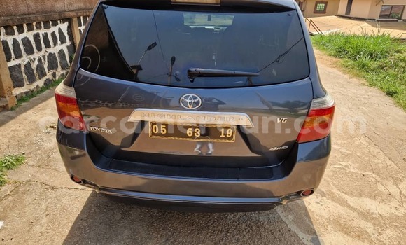 Sayi Na hannu Toyota Highlander Azurfa Mota in Yaounde a Babban Kamaru Sayi Na hannu Toyota Highlander Azurfa Mota in Yaounde a Babban Kamaru