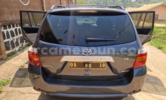 Sayi Na hannu Toyota Highlander Azurfa Mota in Yaounde a Babban Kamaru Sayi Na hannu Toyota Highlander Azurfa Mota in Yaounde a Babban Kamaru