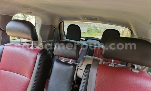 Sayi Na hannu Toyota Highlander Azurfa Mota in Yaounde a Babban Kamaru Sayi Na hannu Toyota Highlander Azurfa Mota in Yaounde a Babban Kamaru