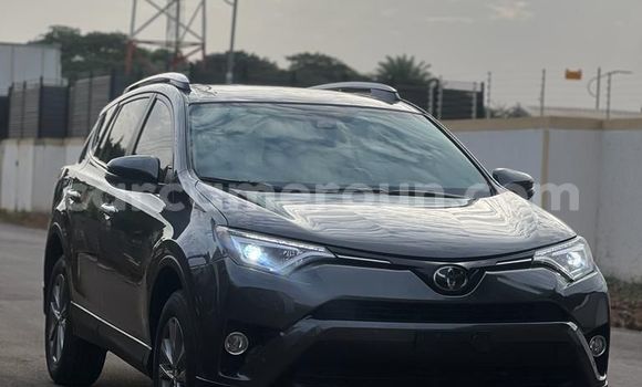 Sayi Na hannu Toyota RAV4 Azurfa Mota in Yaounde a Babban Kamaru