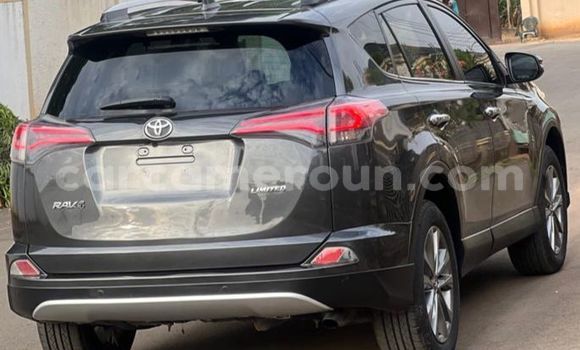 Sayi Na hannu Toyota RAV4 Azurfa Mota in Yaounde a Babban Kamaru Sayi Na hannu Toyota RAV4 Azurfa Mota in Yaounde a Babban Kamaru