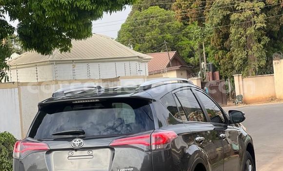 Sayi Na hannu Toyota RAV4 Azurfa Mota in Yaounde a Babban Kamaru Sayi Na hannu Toyota RAV4 Azurfa Mota in Yaounde a Babban Kamaru