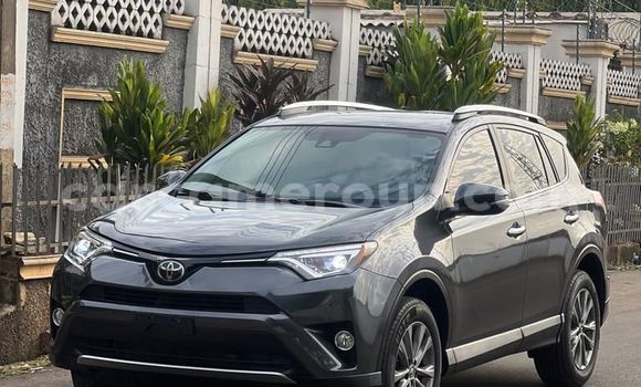 Sayi Na hannu Toyota RAV4 Azurfa Mota in Yaounde a Babban Kamaru Sayi Na hannu Toyota RAV4 Azurfa Mota in Yaounde a Babban Kamaru