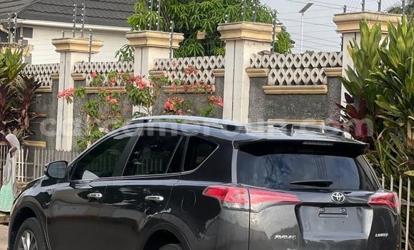 Sayi Na hannu Toyota RAV4 Azurfa Mota in Yaounde a Babban Kamaru Sayi Na hannu Toyota RAV4 Azurfa Mota in Yaounde a Babban Kamaru