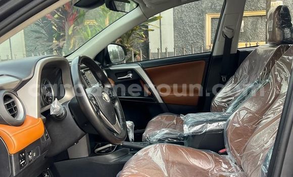 Sayi Na hannu Toyota RAV4 Azurfa Mota in Yaounde a Babban Kamaru Sayi Na hannu Toyota RAV4 Azurfa Mota in Yaounde a Babban Kamaru