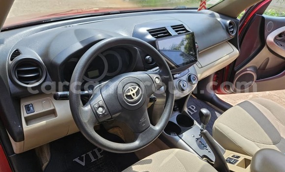 Sayi Na hannu Toyota RAV4 Red Mota in Yaounde a Babban Kamaru Sayi Na hannu Toyota RAV4 Red Mota in Yaounde a Babban Kamaru