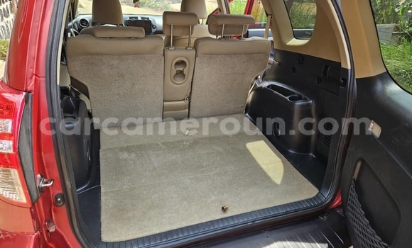 Sayi Na hannu Toyota RAV4 Red Mota in Yaounde a Babban Kamaru Sayi Na hannu Toyota RAV4 Red Mota in Yaounde a Babban Kamaru