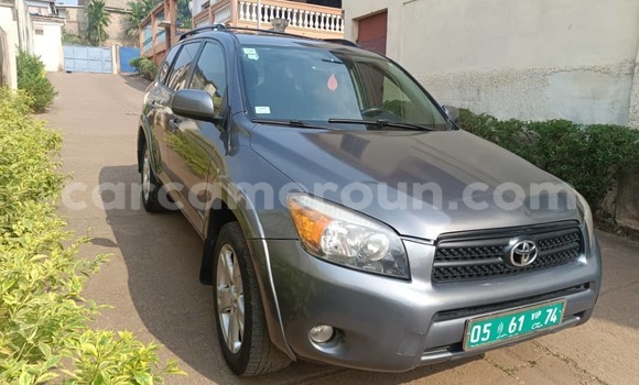 Sayi Na hannu Toyota RAV4 Azurfa Mota in Yaounde a Babban Kamaru Sayi Na hannu Toyota RAV4 Azurfa Mota in Yaounde a Babban Kamaru