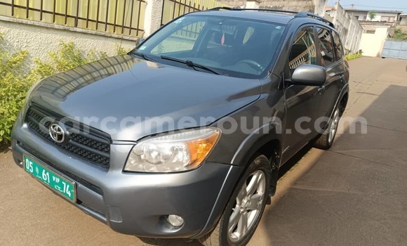Sayi Na hannu Toyota RAV4 Azurfa Mota in Yaounde a Babban Kamaru Sayi Na hannu Toyota RAV4 Azurfa Mota in Yaounde a Babban Kamaru