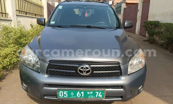 Sayi Na hannu Toyota RAV4 Azurfa Mota in Yaounde a Babban Kamaru Sayi Na hannu Toyota RAV4 Azurfa Mota in Yaounde a Babban Kamaru